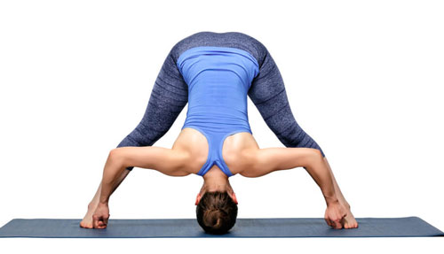 Prasarita Padottanasana (حرکت خم به جلو با پاهای باز) – پراساریتا پادتان آسانا