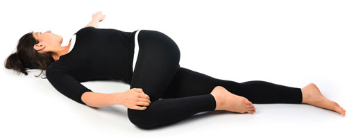 Supta Udharkarshanasana (حرکت پیچ ساده دراز کش) – سوپتا اودهار کارسان آسانا